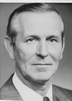    W. Robinson  1975 - 1976